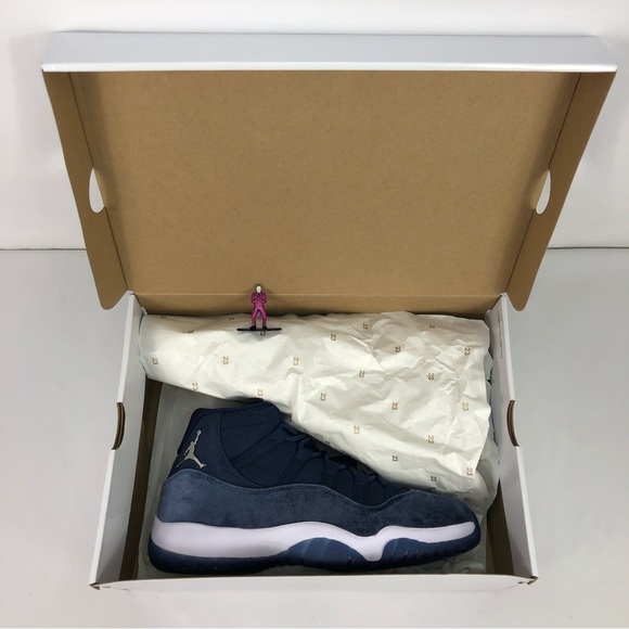 ***SOLD Air Jordan 11 Retro ‘Midnight Navy Velvet’ - Picture 7 of 8